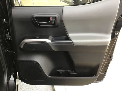 Used 2023 Toyota Tacoma SR5 image 9