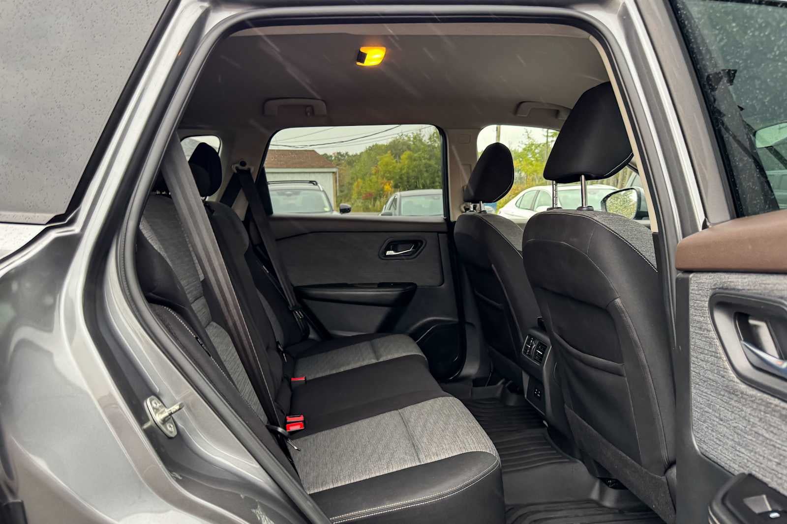 Used 2021 Nissan Rogue SV AWD/4WD image 12