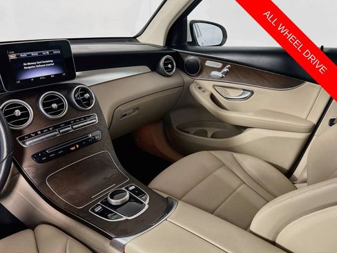 Used 2019 Mercedes-Benz GLC 300 4MATIC image 22