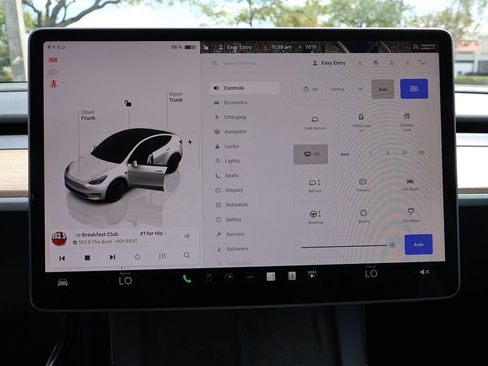 Used 2024 Tesla Model Y Long Range AWD/4WD image 47