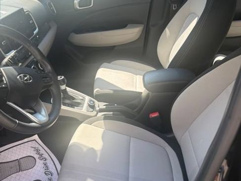 Used 2024 Hyundai Venue SEL FWD image 5