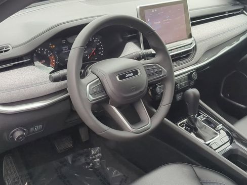 Used 2024 Jeep Compass Latitude w/ Sun and Sound Group AWD/4WD image 10