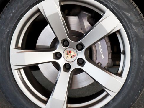 Certified 2022 Porsche Macan image 13