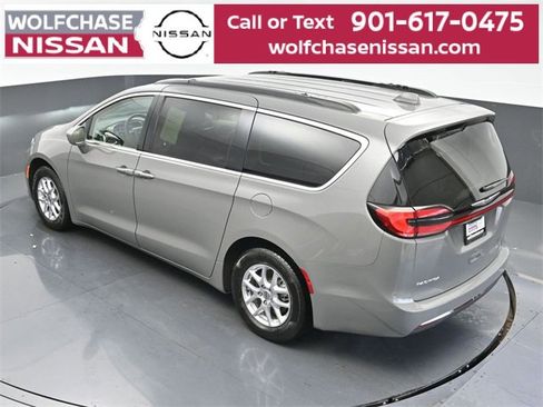 Used 2022 Chrysler Pacifica Touring-L image 29