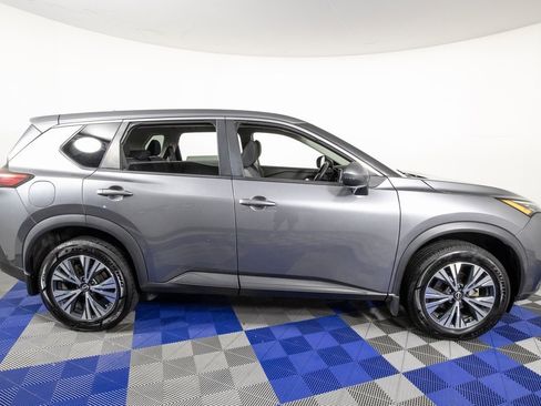 Used 2022 Nissan Rogue SV image 4