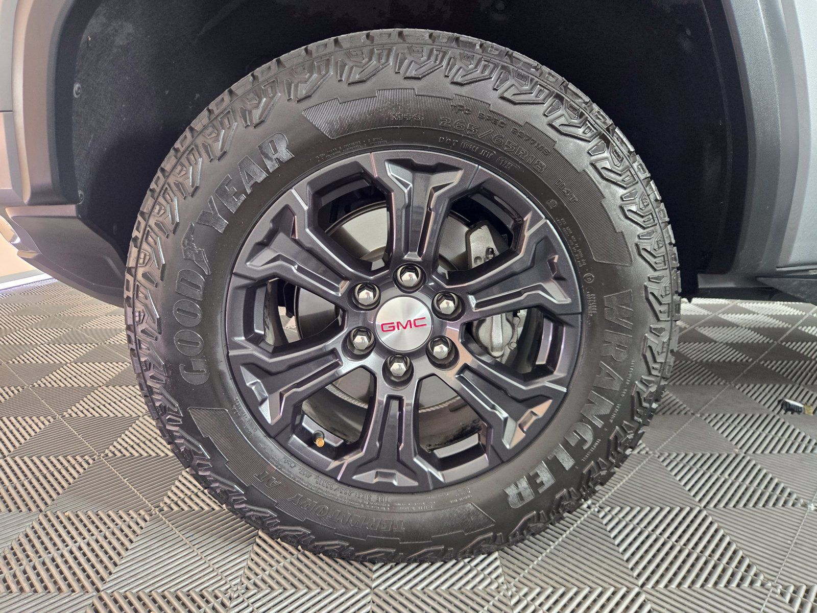 Used 2024 GMC Canyon Elevation w/ Convenience Package RWD image 7