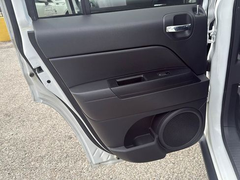 Used 2017 Jeep Patriot High Altitude FWD image 14