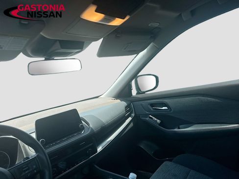 Used 2023 Nissan Rogue SV FWD image 29