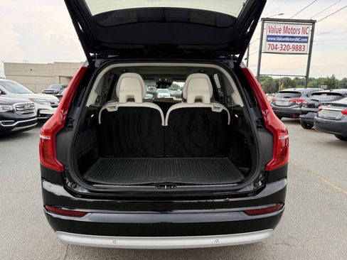 Used 2022 Volvo XC90 T5 Momentum AWD/4WD image 12