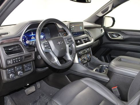 Used 2023 Chevrolet Suburban Z71 w/ Luxury Package image 25