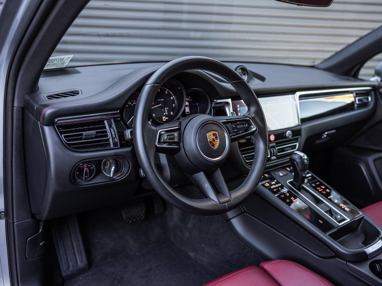 Certified 2026 Porsche Macan AWD/4WD image 4
