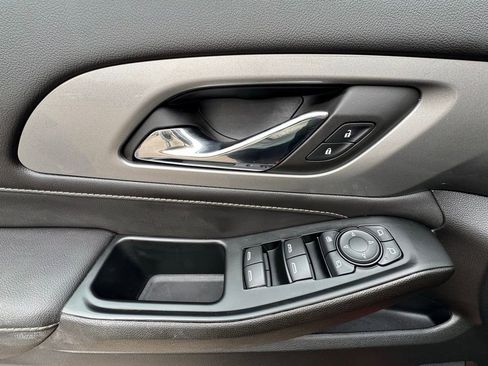 Used 2023 Chevrolet Traverse LT image 15