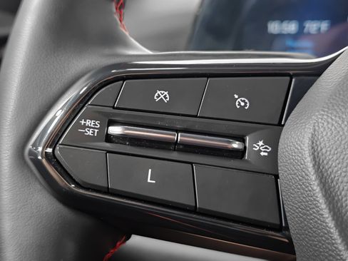 Used 2025 Chevrolet Equinox RS w/ Safety and Technology Package FWD image 25