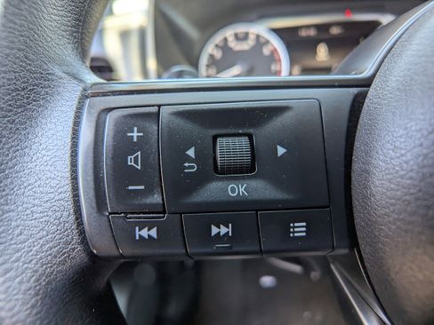 Used 2024 Nissan Rogue S FWD image 23
