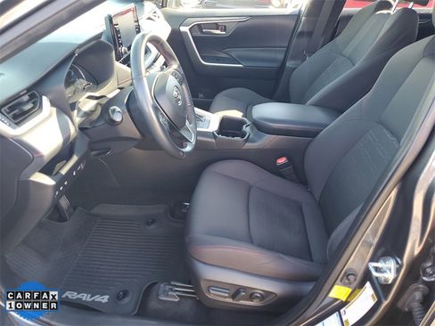 Used 2022 Toyota RAV4 SE image 19