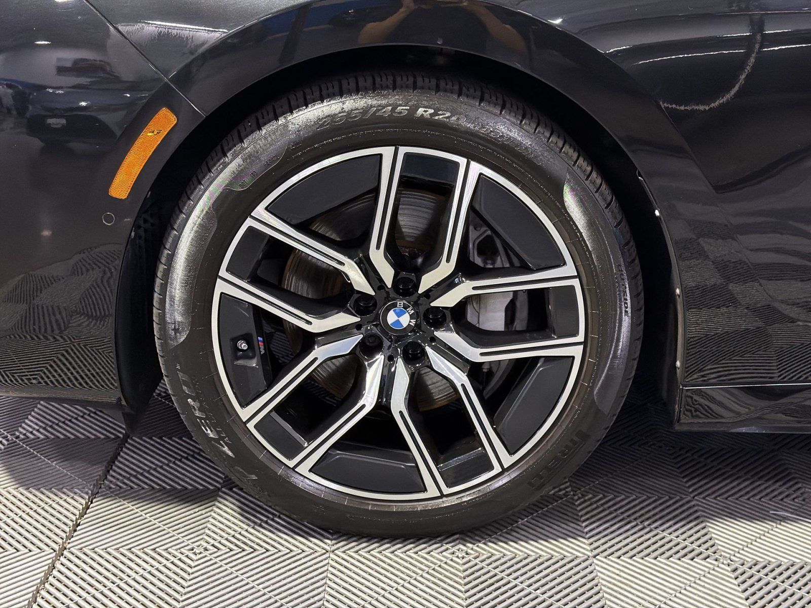 Used 2023 BMW 740i w/ Parking Assistance Package RWD image 16
