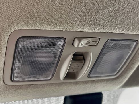 Used 2024 Hyundai Venue SEL FWD image 14