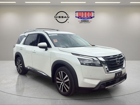 Used 2023 Nissan Pathfinder Platinum w/ Cargo Package AWD/4WD image 2