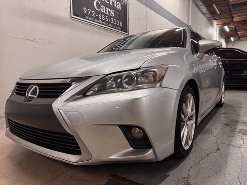 Used 2015 Lexus CT 200h image 2