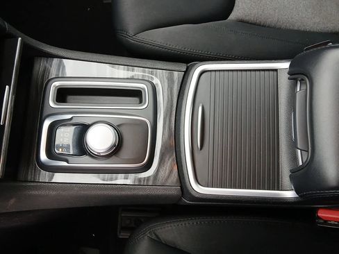 Used 2022 Chrysler 300 Touring w/ Sport Appearance Package image 36