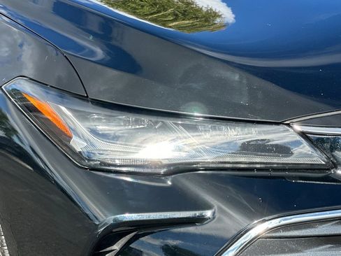 Used 2020 Toyota Avalon Limited image 10
