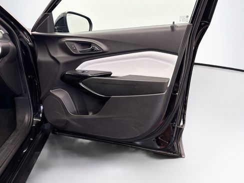 Used 2025 Chevrolet Trax LT FWD image 30