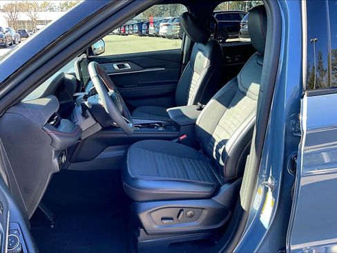 Used 2025 Ford Explorer ST-Line w/ Premium Package image 7
