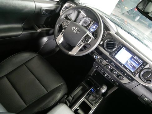 Used 2023 Toyota Tacoma Limited AWD/4WD image 9