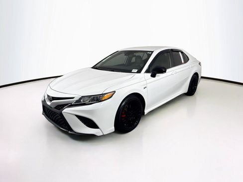 Used 2020 Toyota Camry SE FWD image 3