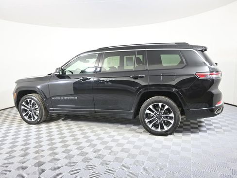 Used 2021 Jeep Grand Cherokee L Overland w/ Advanced Protech Group III AWD/4WD image 3