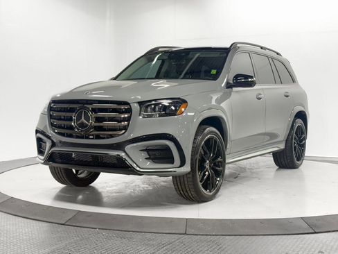 Used 2024 Mercedes-Benz GLS 450 4MATIC image 3