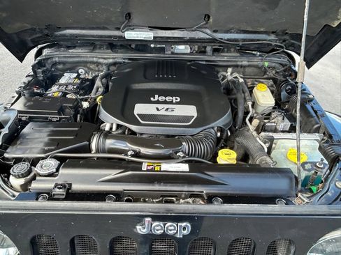 Used 2015 Jeep Wrangler Unlimited Rubicon AWD/4WD image 22