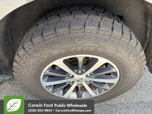 Used 2018 Ford Expedition XLT w/ Equipment Group 201A AWD/4WD image 8