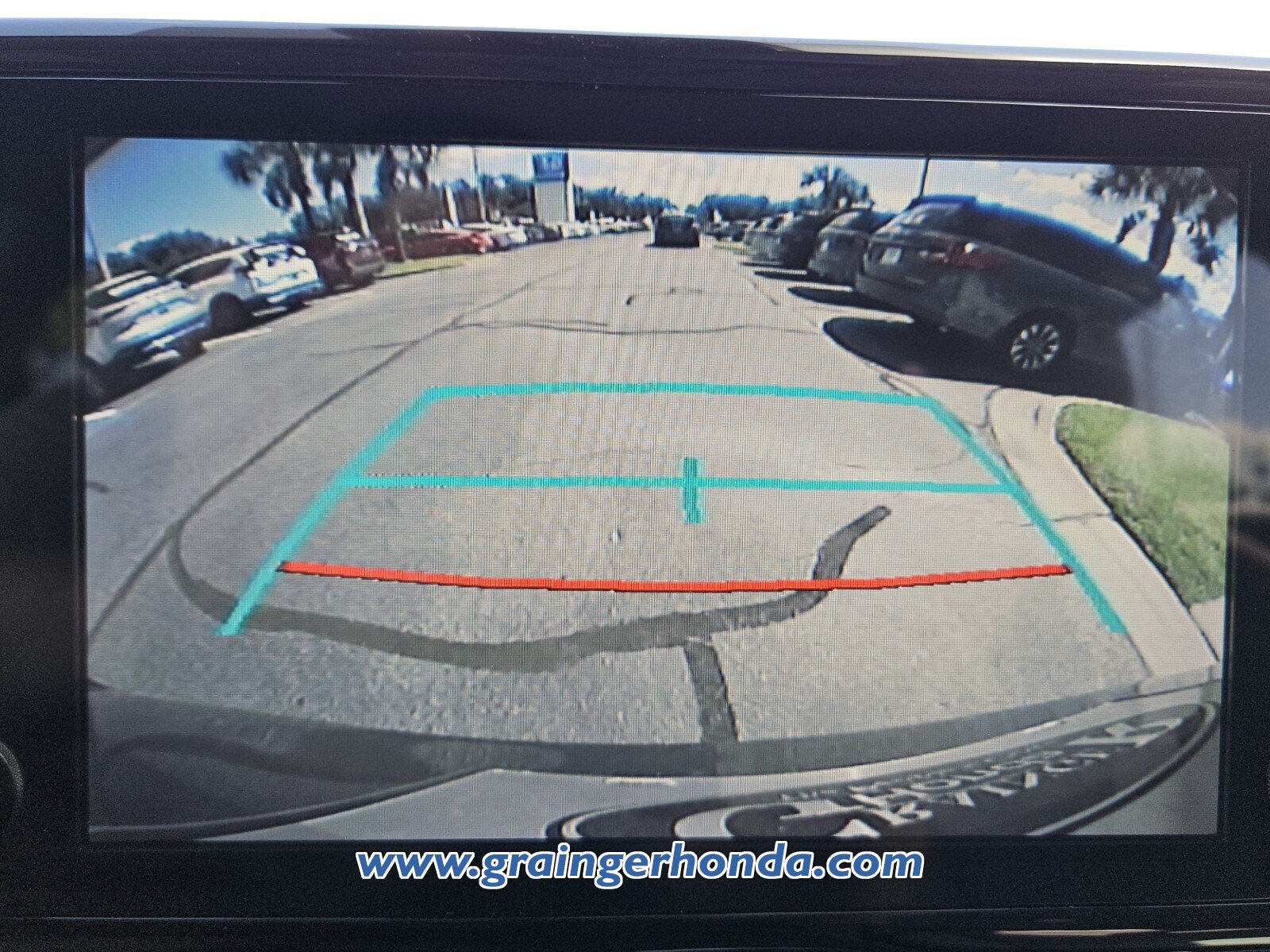 Used 2024 Toyota Sienna XLE w/ XLE Plus Package FWD image 16