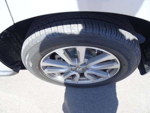 Used 2014 Nissan Pathfinder SV image 9