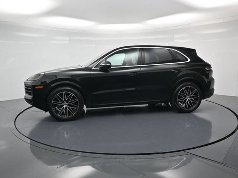 Certified 2026 Porsche Cayenne AWD/4WD image 2