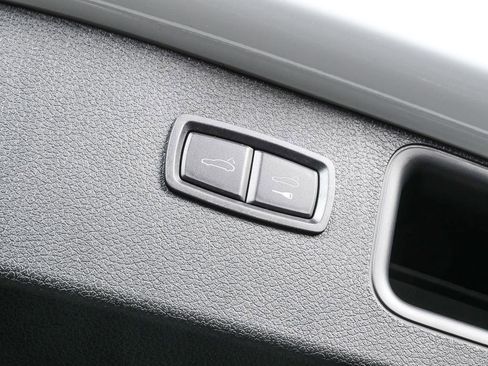 New 2026 Porsche Macan image 35