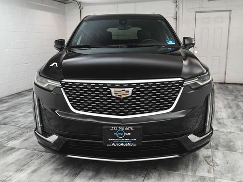 Used 2021 Cadillac XT6 Premium Luxury AWD/4WD image 2
