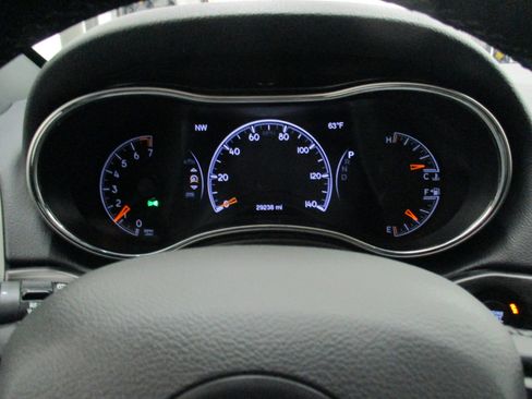 Used 2022 Jeep Grand Cherokee Limited image 22