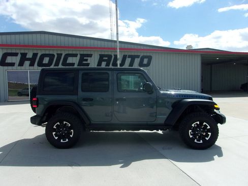 Used 2025 Jeep Wrangler Unlimited Rubicon 4xe w/ Convenience Group AWD/4WD image 3