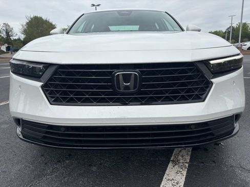 Used 2023 Honda Accord Touring image 2