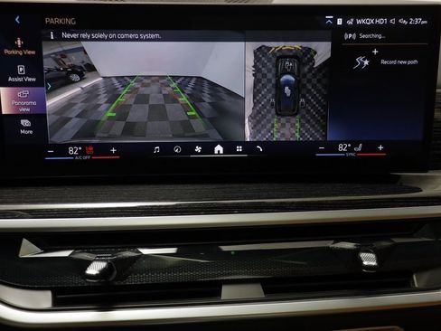 Used 2025 BMW X7 xDrive40i w/ M Sport Package image 11