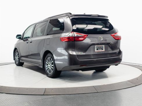 Used 2020 Toyota Sienna XLE Premium FWD image 10