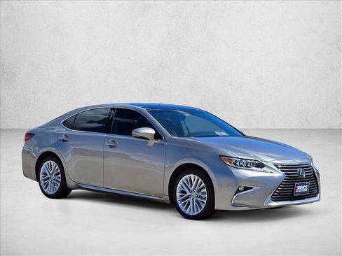 Used 2018 Lexus ES 350 w/ Ultra Luxury Package FWD image 3