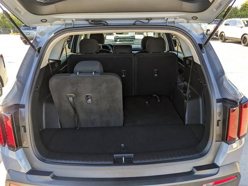 Certified 2023 Kia Sorento LX image 15