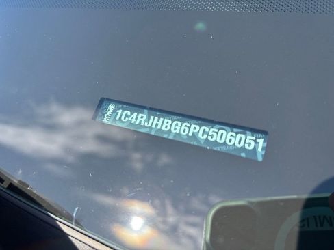 Used 2023 Jeep Grand Cherokee Limited w/ Black Appearance Package image 34