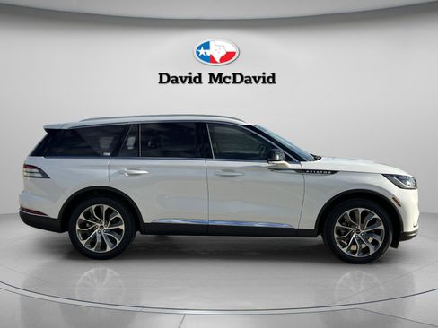 New 2026 Lincoln Aviator Reserve w/ Illumination Package RWD image 8