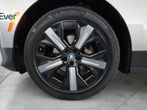 Used 2022 BMW iX xDrive50 w/ Convenience Package AWD/4WD image 19