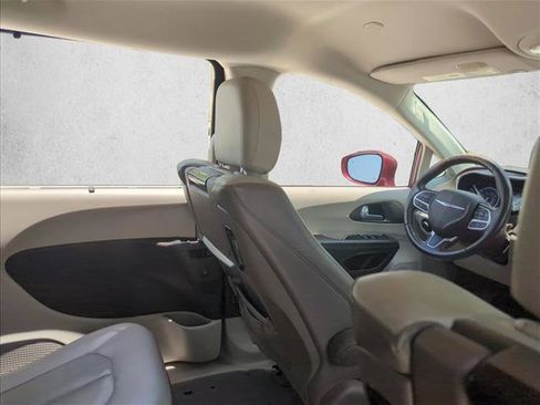 Used 2017 Chrysler Pacifica Touring-L Plus w/ Tire & Wheel Group image 25