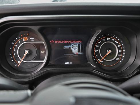Used 2025 Jeep Wrangler Unlimited Rubicon AWD/4WD image 9